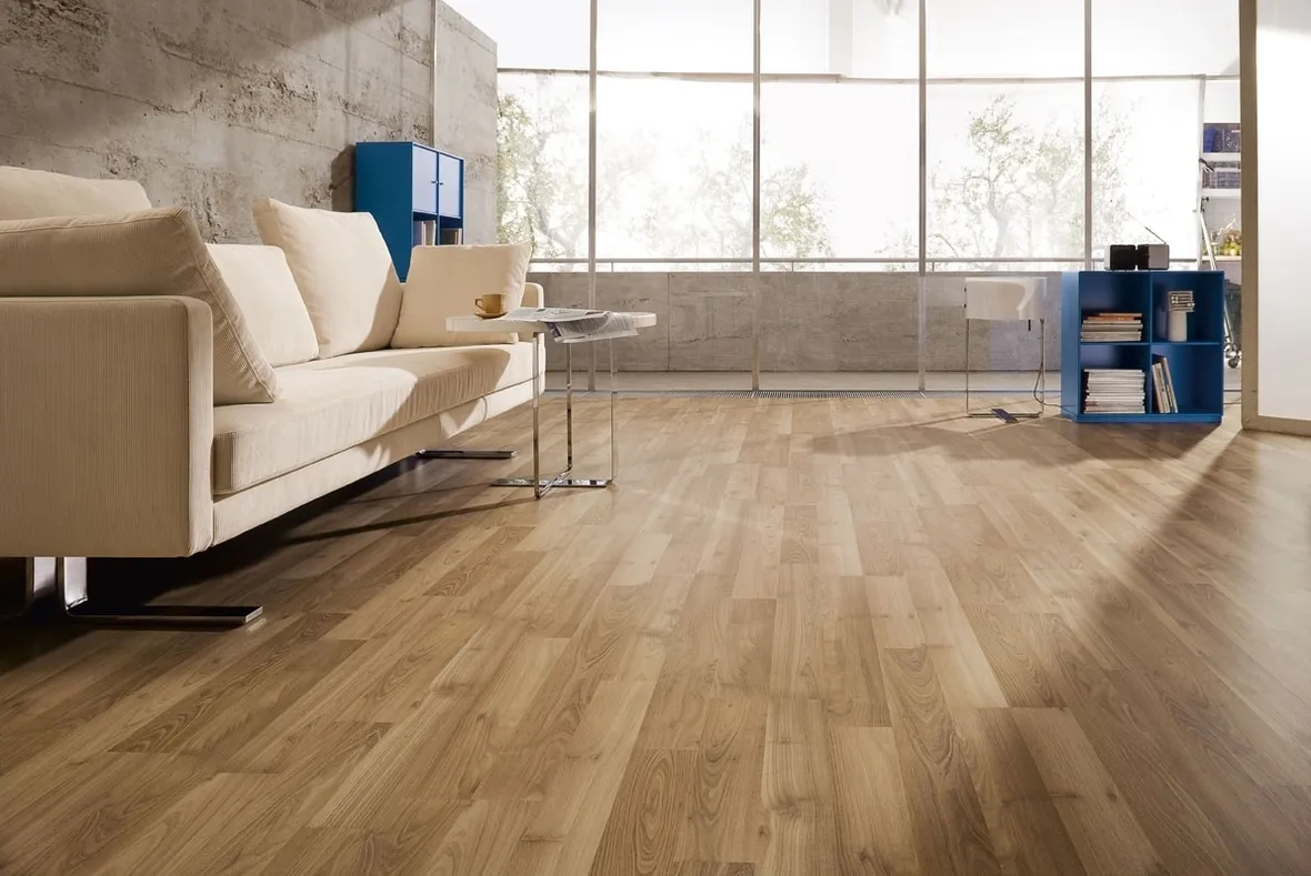 stanza con parquet
