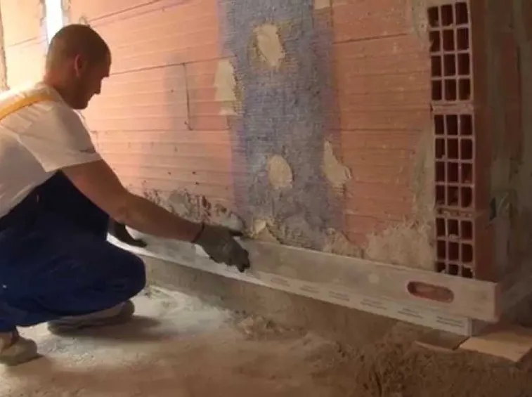 battiscopa raso muro