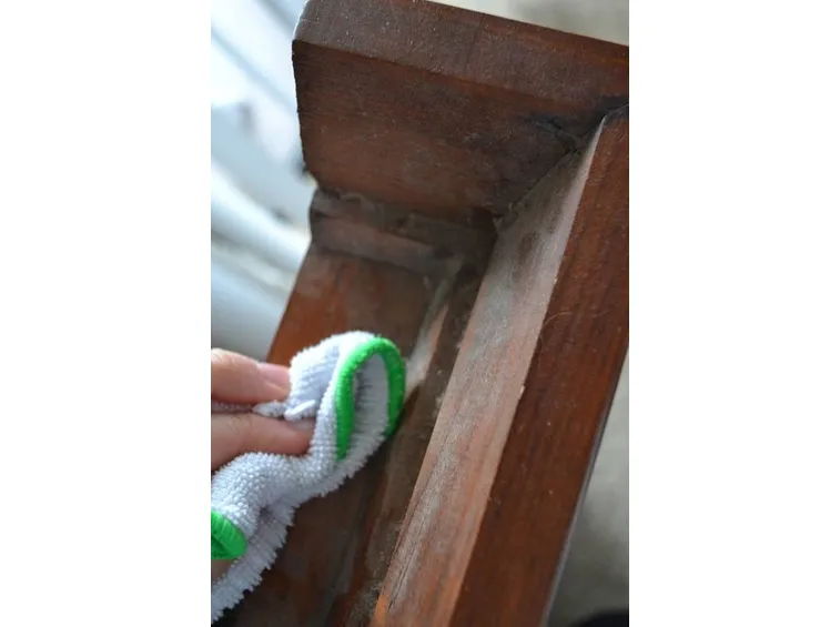 pulire le pareti in legno