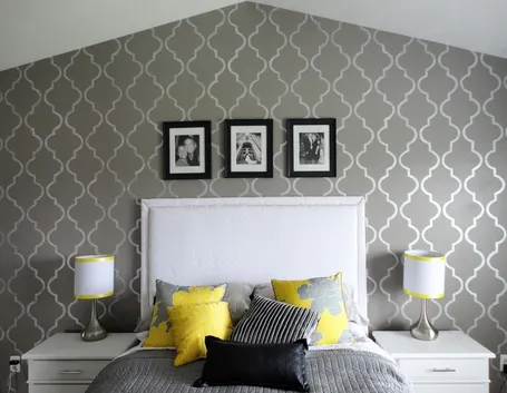 parete decorata a stencil