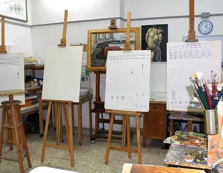 Alcuni cavalletti per pittura