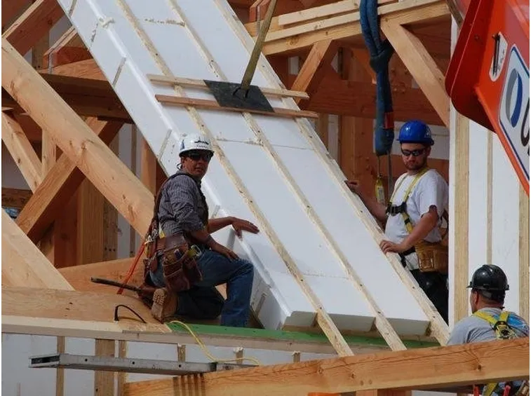 Casa con travi in legno