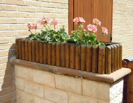 Esempio di portafiori in legno