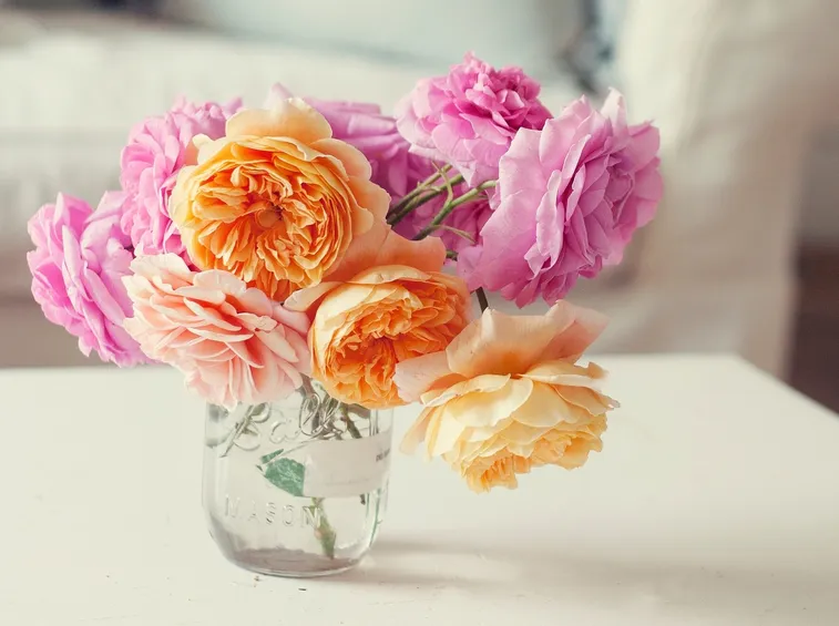 vaso in vetro con fiori