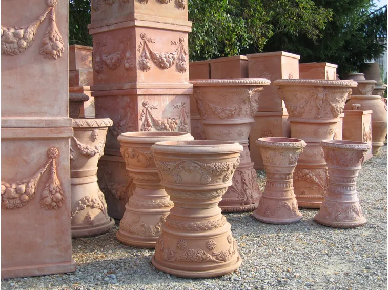 Grandi vasi di terracotta