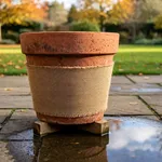 Perché il gelo crepa la terracotta: porosità e acqua che si espande