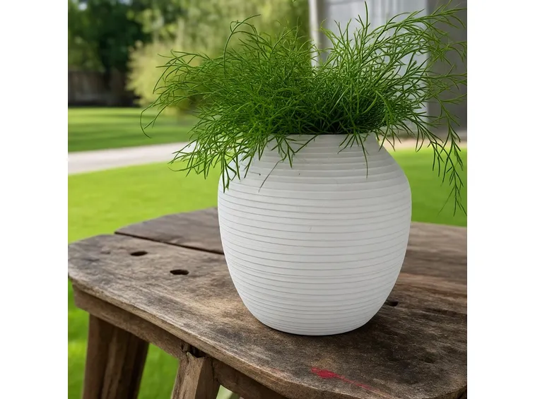 vaso in resina lavorato