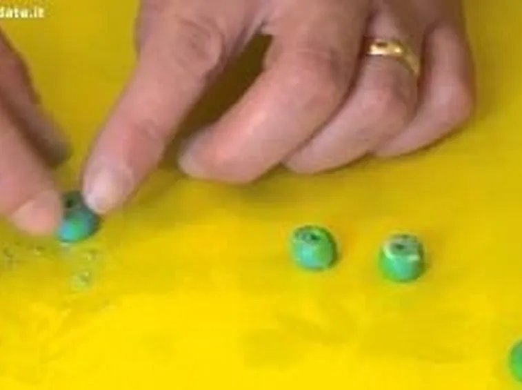 Come realizzare orecchini in fimo