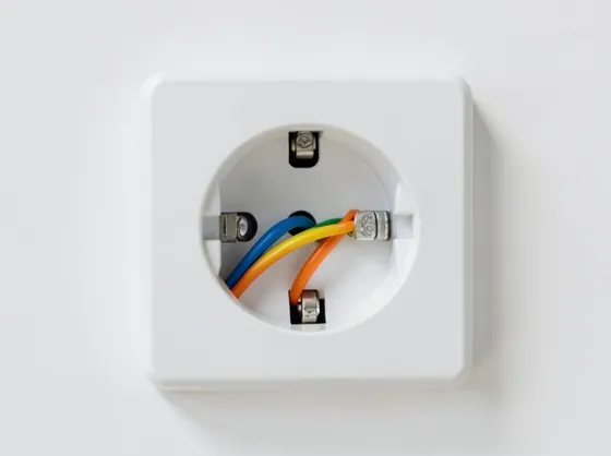 Come sostituire una presa elettrica a muro