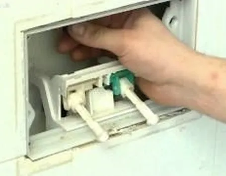 installare e mantenere una cassetta wc