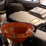 Controllo e rabbocco olio motore