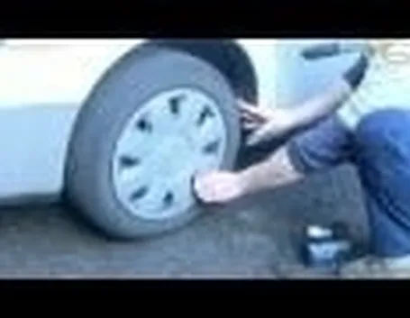 Regolare la pressione gomme auto tutorial
