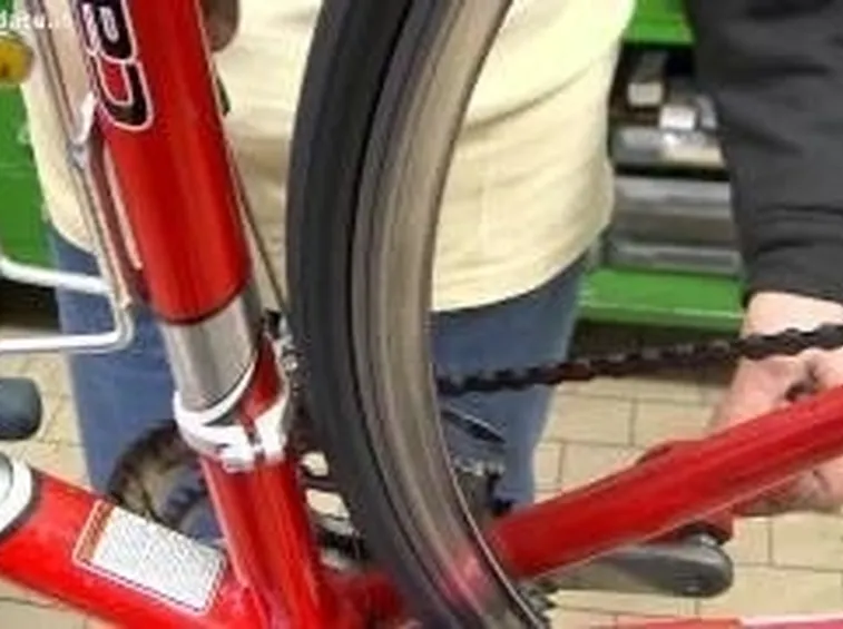 Regolazione cambio anteriore bicicletta