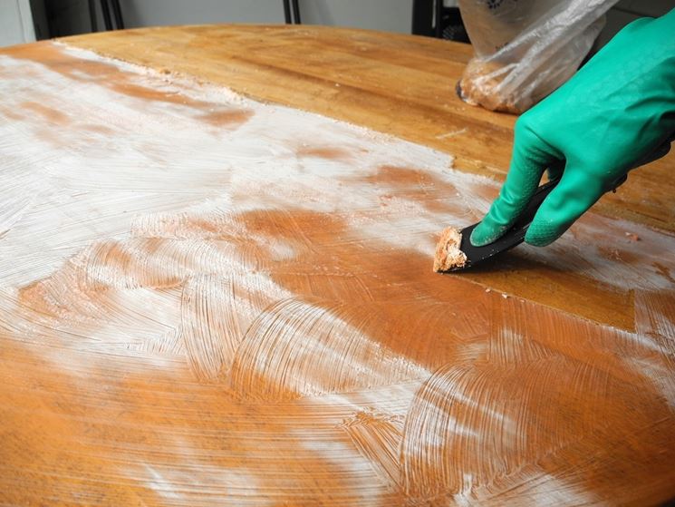 Come restaurare un tavolo restauro come rinnovare un vecchio tavolo Restaurare il legno