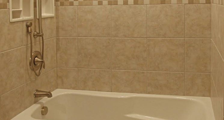 Rivestire il bagno bagno Pavimenti e rivestimenti bagno classico
