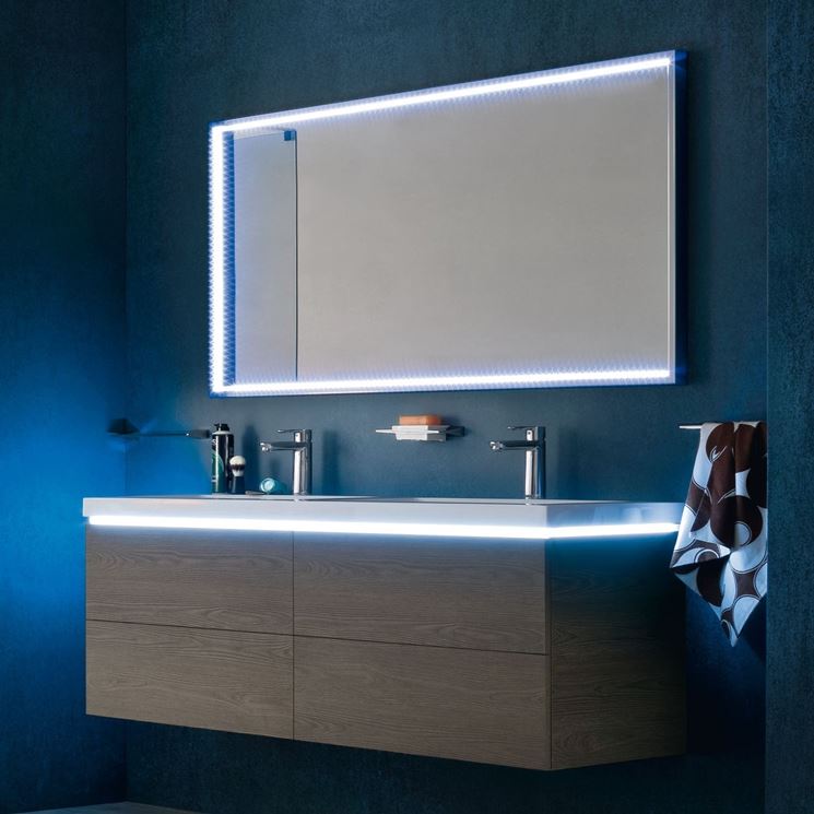 Specchio da bagno classico : specchio bagno a led. specchio per ... Specchi da bagno con luci led