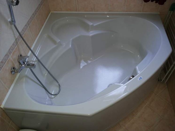 vasca ad angolo per il bagno