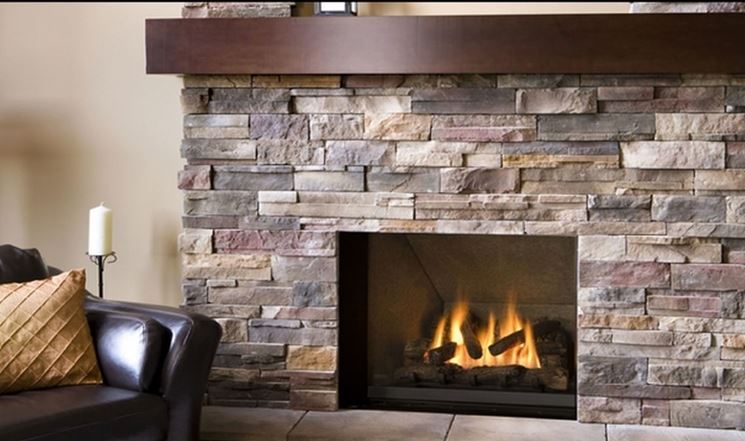 Camini rustici in pietra e legno. affordable per camini ad angolo ... Foto caminetti in pietra