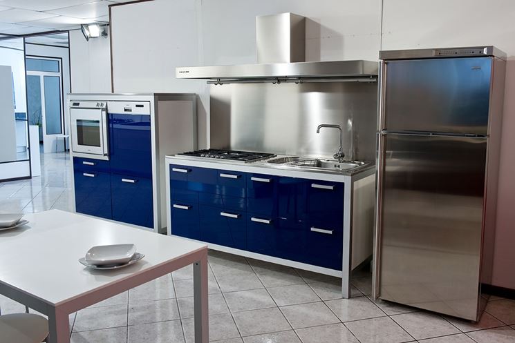 Cucina monoblocco blu