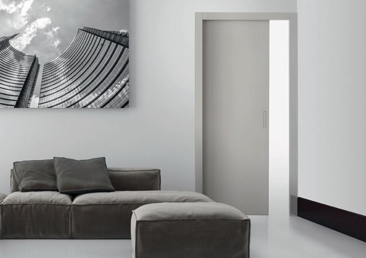 Montare una porta scorrevole esterna al muro porte porta ... Porte scorrevoli per interni moderne pavimento soffitto