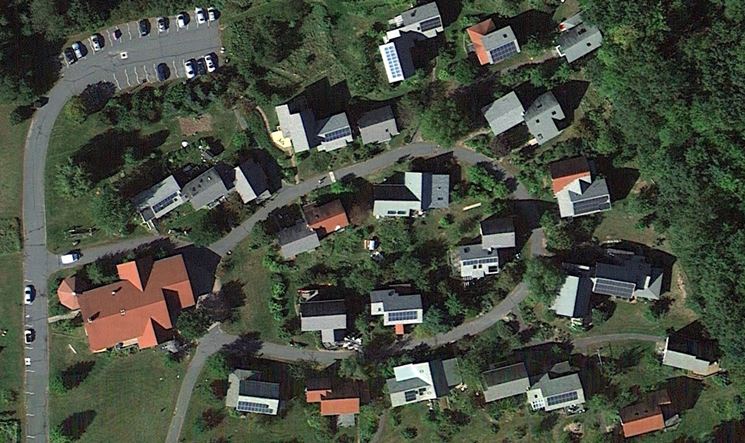 vista dall'auto di un insediamento cohousing