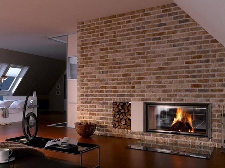 Parete in pietra per esterni: decorare pareti interne in pietra ... Rivestimentomuroesternofintapietra