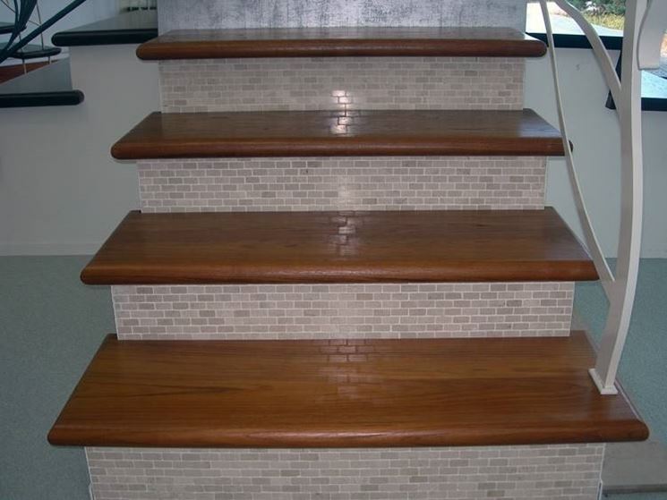 Rivestire una scala scale for Gradini in legno massello prezzo