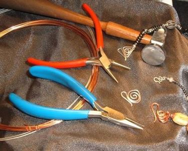 Anelli e bracciali da vecchi cavi elettrici