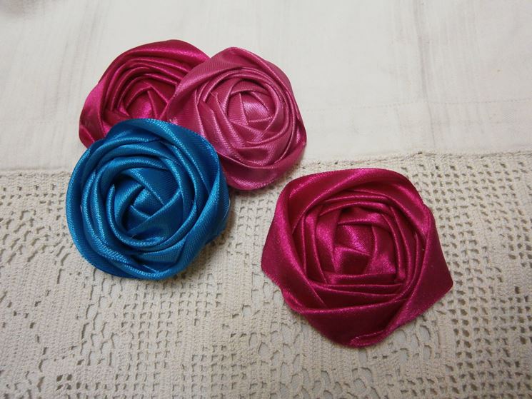 Come realizzare rose di stoffa - Bricolage - Fiori di stoffa fai da te