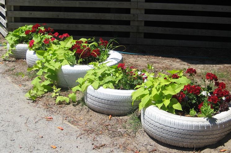 contenitori per giardino con pneumatici