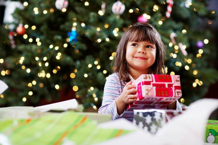 regali per bambini e anziani a natale