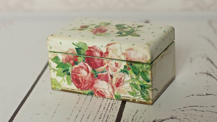 Oggetto decorato a decoupage