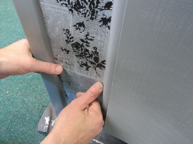 Decorare un armadio decoupage consigli ed idee per decorare un ... Come abbellire un bagno vecchio