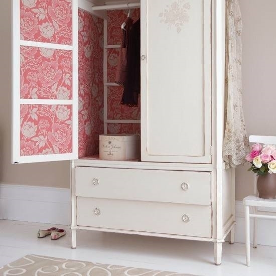Decorare un vecchio armadio decoupage Come abbellire un bagno vecchio
