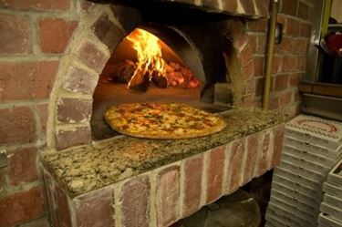 cucina con forno a legna