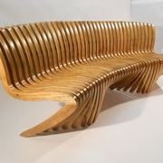 panchina in legno curvato