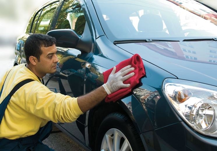 Eliminare i graffi della carrozzeria