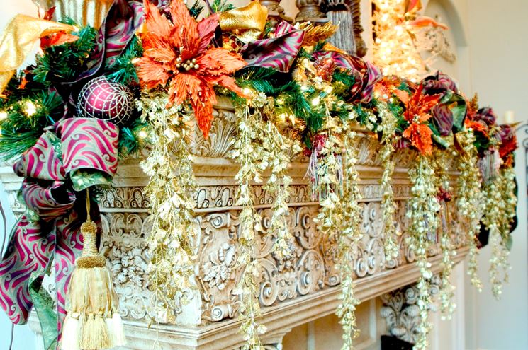 Decorare il camino per natale tecniche consigli per il camino ... Decorazione camino Rivestimento