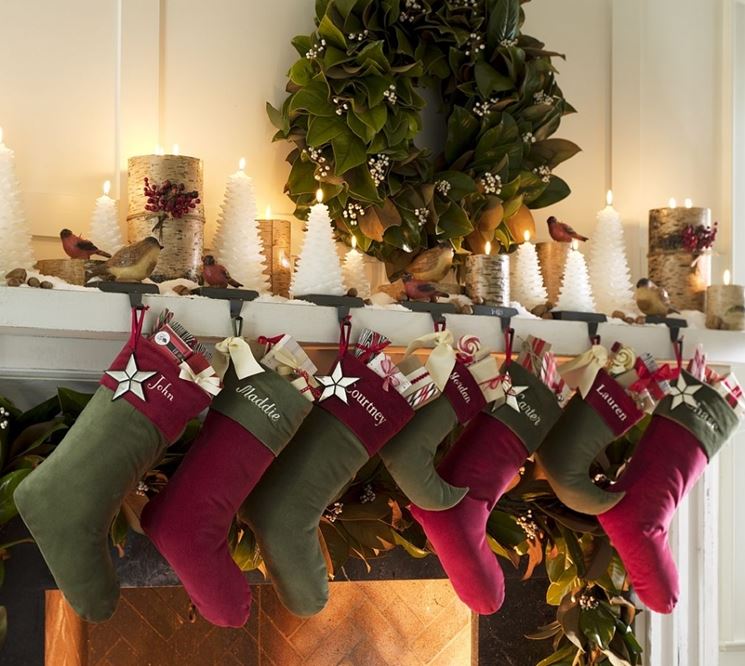 Decorare il camino per natale tecniche consigli per il camino di ... Addobbi natalizi fai da te legno