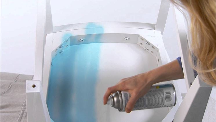 Vernice spray verniciare utilizzo vernici spray Verniciare sedie in legno