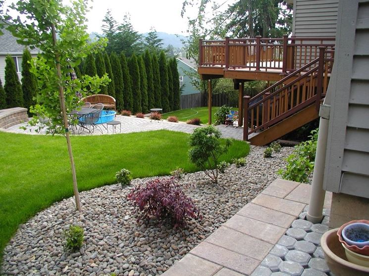 Arredare il giardino con le pietre arredamento giardino come ... Pozzi da giardino in pietra