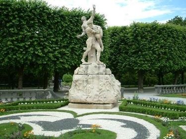 statue da giardino moderno