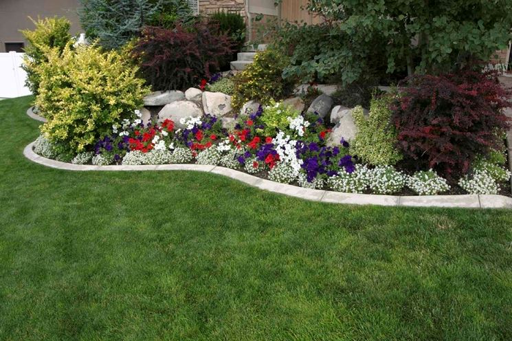 Bordure per aiuole giardinaggio come realizzare le bordure per ... Creare un aiuola