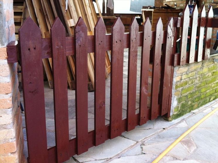 Come fare un cancelletto in legno recinzioni costruire un ... Cancelli rivestiti in legno