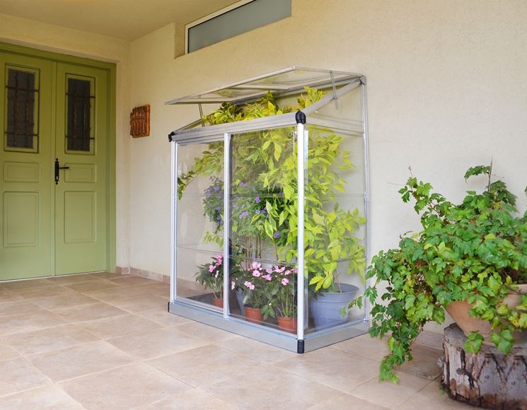 Installare una serra da balcone