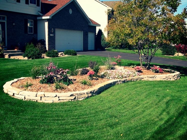 decorare il giardino con le aiuole