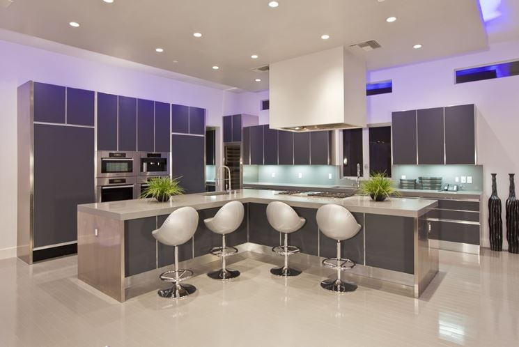 cucina con illuminazione a led