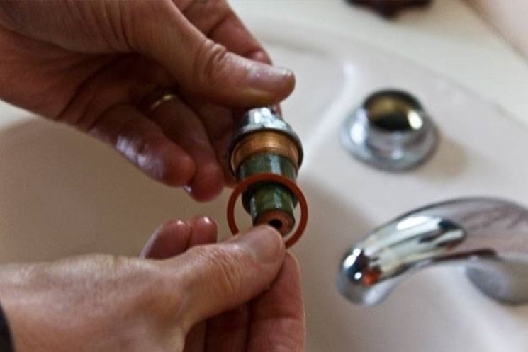 Sostituire un rubinetto fai da te bagno Come smontare un rubinetto