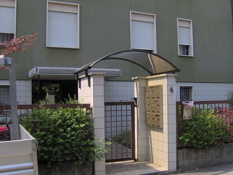 Cancello in metallo, progetto per lingresso pedonale materiali ... Copertura cancello pedonale