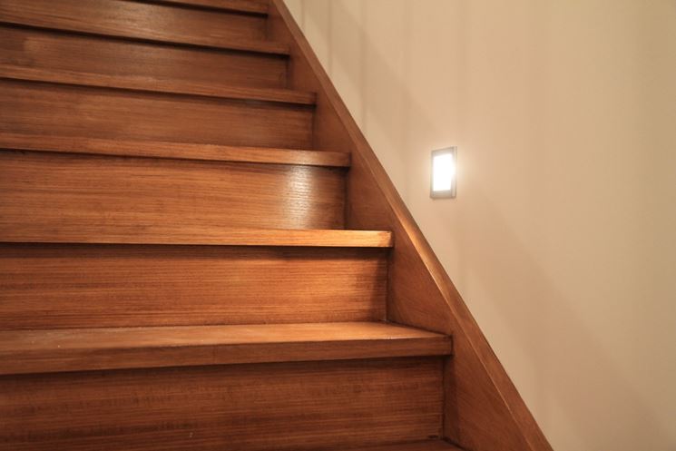 Rivestimento in legno per pareti interne: verniciatura e ... Finiture per pareti interne